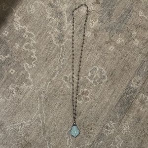 Necklace with stone/crystal